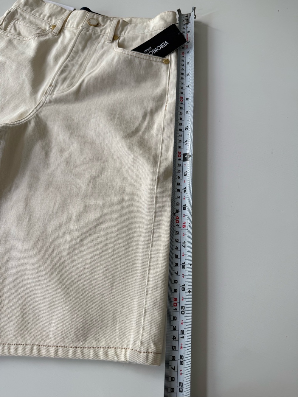 Veronica Beard Cream High-Rise Wide-Leg Bermuda Shorts - Picture 11 of 12